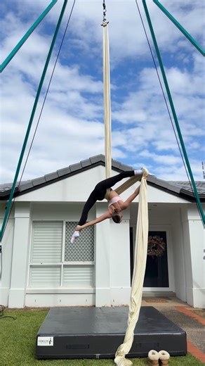 Addy_aerialist | 🫶🏼🫶🏼🫶🏼 wearing @eliteelevensporting 🤍💐 ____________________________________ #aerialist #circus #silk #circuseverydamnday #training | Instagram