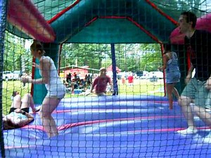 bouncy house near colapse.AVI
