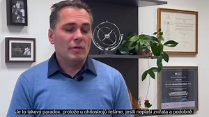 🎆Ohňostroje, petardy, zábavní pyrotechnika. Jaká nebezpečí při jejich používání hrozí? Každý rok – zejména během silvestrovských oslav – se do ovzduší dostane velké množství toxických látek. ✨ Jsou škodlivé nejen pro lidi, ale také pro zvířata a životní prostředí. O rizicích spojených se zábavní pyrotechnikou hovoří ředitel Ústav pro hydrodynamiku AV ČR Martin Pivokonský a Petr Klusoň z Ústav chemických procesů AV ČR, v. v. i. Více v článku👉 https://bit.ly/3YL5gu9 | Akademie věd České republik