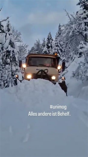 Mercedes-Benz Unimog in the snow! 💪🥶