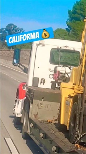 Truck Spotting Rolling Coal BiggMama Trucking Style!🔥 MESMERIZING Big Rig Action