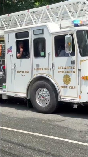 Oyster bay Atlantic steamers Ladder 551 responding to a boat fire