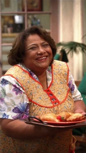 😍 Почти знает 17 языков 👍 | Два с половиной человека #сериал #моменты