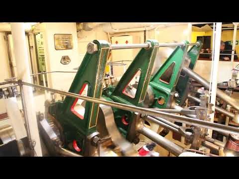 Triple expansion steamship engine workings 