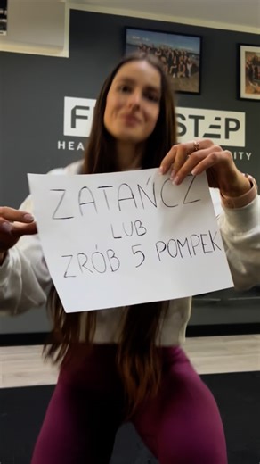 Dziś w First Step przygotowaliśmy dla naszych chłopaków małą niespodziankę! ZATAŃCZ vs. ZRÓB 5 POMPEK Wynik? Pompki jednogłośnie wygrały ten pojedynek! 🔥 A Ty którą opcję byś wybrał/a? #challange #treningpersonalnywrocław #trenerpersonalnywrocław #wrocław | FIRST STEP Studio Treningu Personalnego