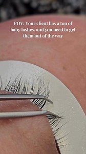 Do you lash baby lashes?💕 In this video, the extension being applied to the anagen / baby lash is a very fine diameter, meaning it’s virtually weightless. A single .03 diameter lash is so tiny, it’s actually too thin for the naked eye to see from a healthy distance away. So then, why take the time to do this? When a client has a lash line full of small, thin baby lashes, it can feel nearly impossible to properly isolate. Nothing more frustrating than that! Applying a singular .03 volume extensi