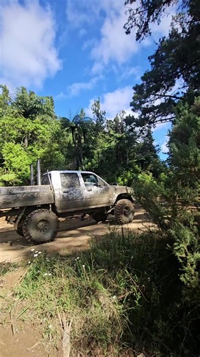 Exploring the Toyota Hilux with 35-Inch Tires
