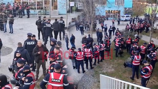 VIDEO/ Democratic Party protest, hundreds of police officers land near the Prime Minister's Office and surround the building on all four sides