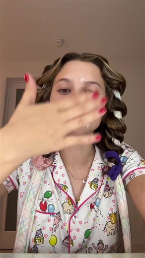 christmas heatkess curls! pray that these work lol #heatlesscurls #hair #grwm #justleahgrwm #robecurls