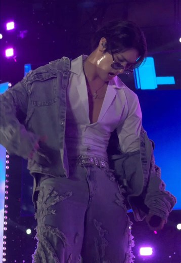 ATEEZ Mingi Surprises in Epic Water Bomb Challenge
