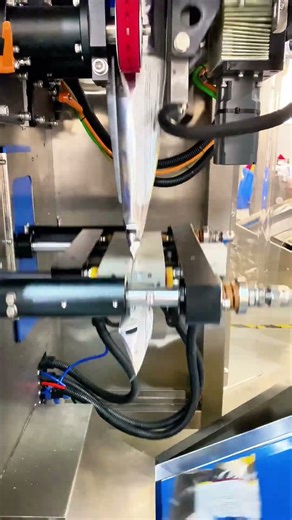 high speed vertical food packing machine | 110 bags/min #foodfactory #packingmachine #machinery