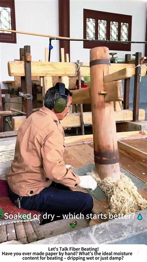 Traditional Papermaking – Beating Hemp Fibers with a Wooden Mallet 📄🔨