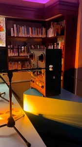 A sold out night for the books ✨📚 ⁠ ⁠ Night at the Library: Building Stories transformed the Los Angeles Central Library into a late-night playground of sound, movement, and storytelling. From Odeya Nini & Anenon’s acoustic sets in the rotunda to tp Dutchkiss’s hypnotic tape loops taking over the Teen’scape, dublab curated an immersive sonic experience, all brought to life with Alex Pelly’s stunning visuals. ⁠ ⁠ DJ sets by Noah Klein & Grandfather. wove narratives of Los Angeles speeches ambien