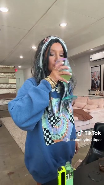 Uncoordinated Moments in Boutique Clothing Adventures