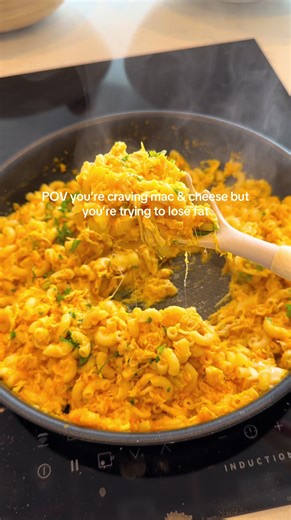 [🇬🇧/🇵🇹] RECIPE 👉🏼 Want 120 healthy and delicious recipes like this one? My ebook COOKING ABS is for you! Link in bio 🤍📖 Ingredients: 300g cooked pasta 200g shredded chicken breast 300g pumpkin 100ml skim milk or plant-based milk 150g low-fat Greek yogurt 100g light grated cheese 100ml pumpkin cooking water Salt, pepper, garlic powder Cilantro to taste 1) Cook the pumpkin in boiling water seasoned with a pinch of salt for 20 minutes. 2) Blend the cooked pumpkin with the Greek yogurt and m