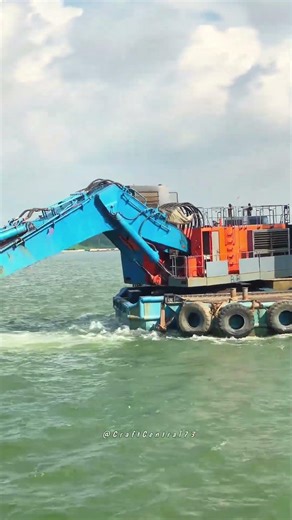 Heavy Duty Marine Excavator Dredging Coastal Waters