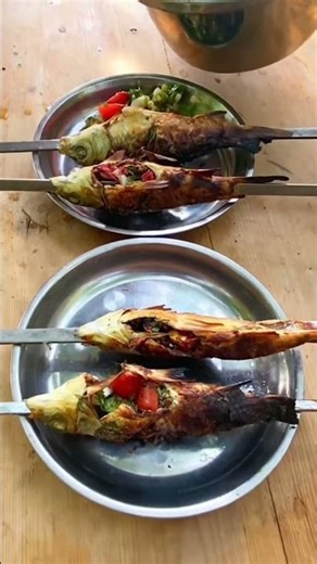 Primitive Pit Cooking: Fish Under Bay Leaves 🐟🔥 #shorts #nature #asmr #cooking