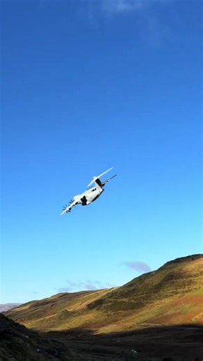 An Airbus A400m flying through Mach Loop 😮‍💨🔥 Have you been to Mach Loop before? 📹 @_justaviation