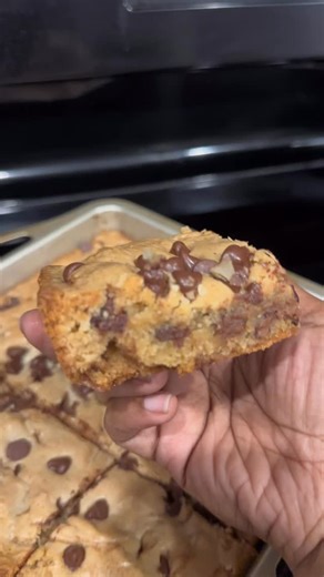Brittany Allen | 👋🏽 Hey Auntie Suga Babies, Today we’re making Chocolate Chip Blondies 🤗 Ingredients: 1/3c granulated sugar 1/2c brown sugar 1/2c browned... | Instagram