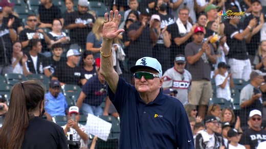 Harrelson lanza la primera bola