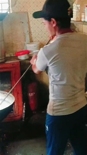 “Desi style roti making 😍🔥 Aap bhi try karo! #shorts” #viralvideo #reels #newreel