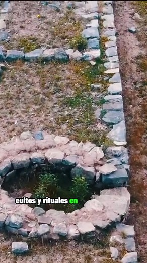 🛡️🏔️ ¿Conoces la fortaleza inca de Machu Pukara en Canas? Ubicada en Chicnayhua, cerca de Yanaoca, esta imponente estructura dominaba la cima de la montaña como punto estratégico y espacio ceremonial clave en el camino hacia el Cusco. #MachuPukara #Canas #ArqueologíaAndina #Tahuantinsuyo #CulturaViva #Peru #VibrantPeru #Cusco | Vibrant Peru