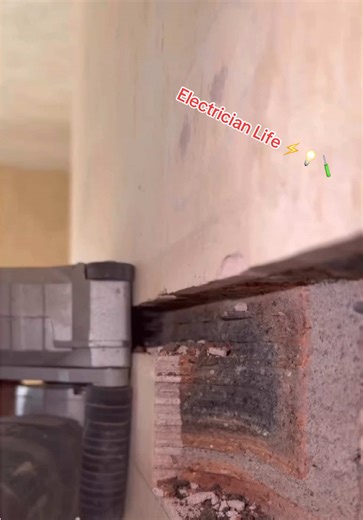 Wall chaser cutting electrician work… #jsautomations #viralvideo #electrician #viraltiktok #CapCut