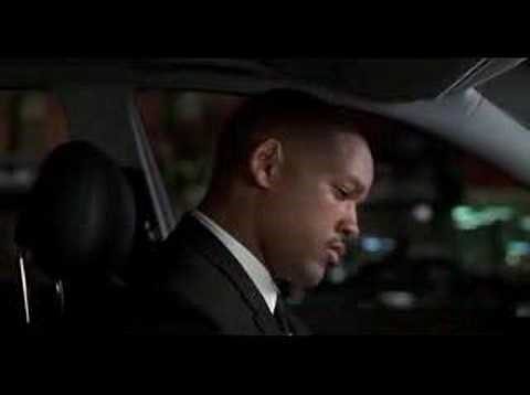 MIB: Frank singing "who let the dogs out?"