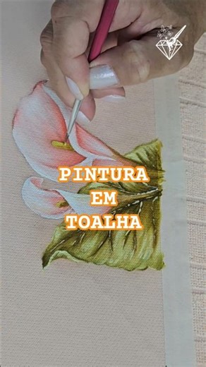 PINTANDO COPOS DE LEITE em toalha salmão
