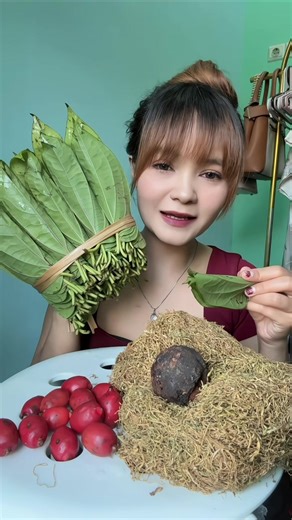 Makan Sirih dengan Pinang Merah yang Segar
