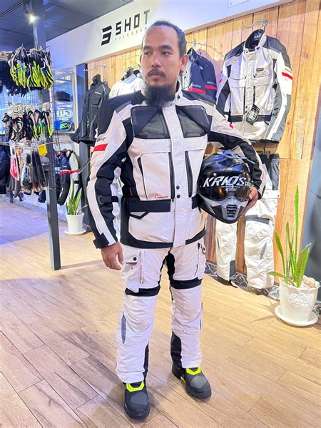 28K views · 1.5K reactions | ទីបំផុតពួកយើងយកមកបានហើយឈុតការពារ Adventure តម្លៃកណ្ដាលសមរម្យដែលមានបច្ចែកវិទ្យាច្រើន ស្តង់ដារសុវត្ថិភាព Europe | Bikes & Nature Store | Facebook