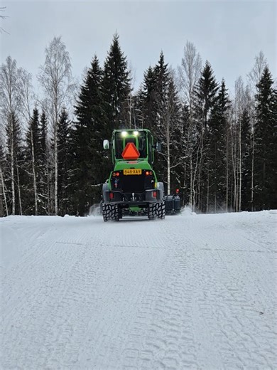 We’ve captured some great moments of the Avant 860i and U-Plow in action! Stay tuned - more videos coming soon!! ❄️💪 #Avant860i #UPlow #SnowRemoval #WinterWork #AvantInAction #CompactPower #WinterReady #WorkSmarter