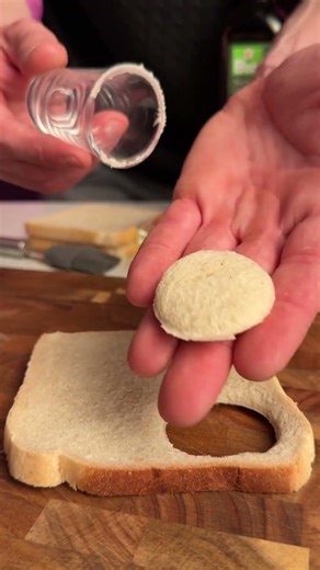 ‪@dimalizious‬ presents golden-brown Toast Pom-Poms, nicely finished with salt and pepper! 😋
