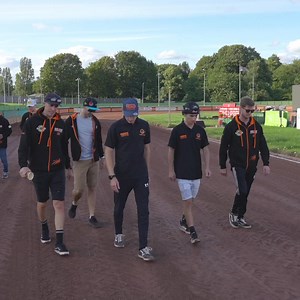 😍 A big meeting in store - Leicester bring riders that ride Monmore Green well. ✊ Your support is vital to get us that win to keep our play-off aspirations on course. Gates open at 6.30pm. Tapes up at 7.30pm. Parrys International Tours Ltd 🎥 Paul Rose 📲 chng.it/86kKSJsyVv #SaveWolvesSpeedway | #Wolfpack 🐺🐾 | Wolves Speedway