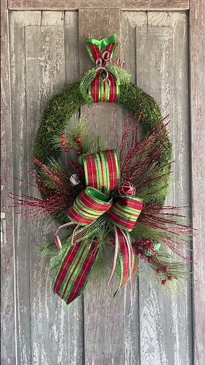 How to Make a Christmas Ribbon Wreath