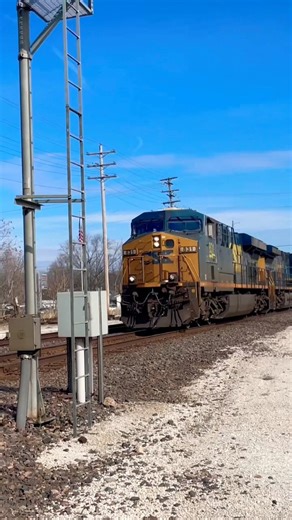 CSX crosses the diamond in Watseka
