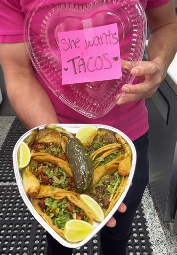 El amor entra por el estómago 😍❤️ Este Valentine’s Day, say “te quiero” con tacos en forma de corazón. Ven con tu date, con tus besties… o cómpratelos tú solit@ porque te lo mereces 😌🌮 No flowers, no drama — just tacos, sabor y mucho amor. Heart-shaped taco trays available now 💘 📍 La Chula Food Truck 102 N. Lake St., Aurora, IL 60506 📞 630-486-3030 🕚 Open daily 11 a.m.–10 p.m. #FoodTruck #AmorConTacos #Valentines #Illinois #Fyp