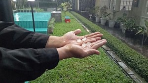Hail likely in Java during seasonal transition period in November: Meteorology agency | Coconuts