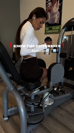 Know your Abduction variations🍑⬇️ Leaning forward: glute max Leaning backward: glute med & min #glutesworkout #glutes #workouttips #abduction #glutegains
