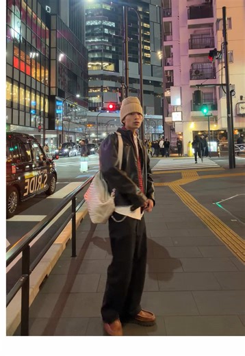 Stylish Winter Fashion: Nylon Sports Jacket Tips