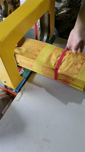 The small desktop glue-free strapping machine for paper money and yellow paper is a must-h
