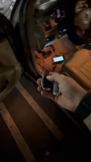 Mercedes R350 2008 All Keys Lost | Urgent Locksmith NYC #brooklynlocksmith #carkeyreplacement #car