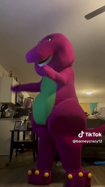 Barney loves to go flying in an airplane!! #barney #barneyandfriends #barneythedinosaur #barneythepurpledinosaur #barneyandthebackyardgang #mattel #barneycostume #fyp #costume #mascot #nostalgia #pbskids #acting