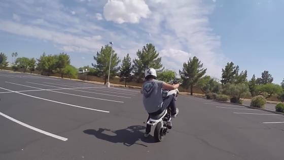 Beginner-friendly instruction teaches fundamental wheelie technique on small displacement bike