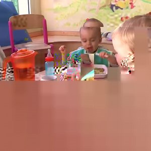 400K views · 7K reactions | Le langage des signes, une méthode incroyable pour parler avec les nouveaux-nés | Histoires de famille | Facebook