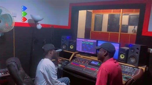 Après quelques années d’absence sur le milieu rap sérere le Nit Nitame Family 🎹vous fait part d’un extrait de leurs nouveaux projets Ô mosoulemi 💝