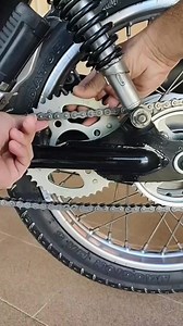 B31 BSA 250 CC Bike 🫴🤝🌹 Joining Chain,, Next Tip Knot Stand Spring 🤝🏍️ #B31 #bsa #250cc #motorcycle #chain #stand #spring #parte254 | Igor Mendes