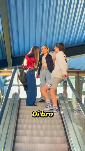 417-awkward conversations on the escalator 😂 w_ @jamesmccartney_ #fyp #foryoupage #foryou #prank | Benjaminreallitys