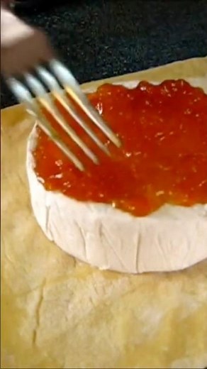 Baked BRIE CHEESE IN PASTRY 😋 Holiday ENTERTAINING 😍 #food #baking #cheese #recipe