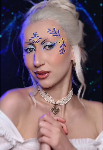 Шкіра дуріє від цієї прикормки😜 Вриваюсь у весняні тренди з яскравим образом в українських мотивах🇺🇦 Але спершу гарний догляд, а потім яскраві перевтілення✨ З цим мені допомогли засоби від @Weleda Ukraine 🌱 Для гарного зволоження я використовую ніжну пінку та ультразволожуючий крем-гель. Пінка делікатно очищує шкіру🫧, а крем-гель дарує 48 годин зволоження💦 А знайти ці продукти можна на @MAKEUP та @Розетка😉